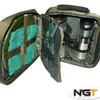 An open green cutlery set bag with plates, cutlery, and cups inside. Anteprima dell’immagine prodotto