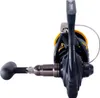 A close-up, side view of a fishing reel. Anteprima dell’immagine prodotto