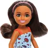 Barbie Chelsea con abito blu - Bambola con capelli castani Anteprima dell’immagine prodotto 4