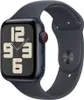 A close-up studio shot of an Apple Watch. Voir les images du produit