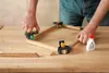 A person is using corner clamps to assemble a wooden frame. Anteprima dell’immagine prodotto