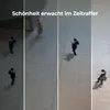 A composite image showing multiple instances of people walking in a tiled hallway, captured at different points in time to create a time-lapse effect. The text "Schönheit erwacht im Zeitraffer" is overlaid on the top left. Produktbild-Vorschau