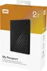 A black Western Digital My Passport external hard drive is shown in its retail packaging. Voir les images du produit