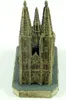 A miniature model of a cathedral on a gray base. Produktbild-Vorschau