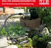 A water pump is shown in a garden setting, next to a pond and surrounded by plants and rocks. Anteprima dell’immagine prodotto