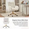 A fluffy white office chair with gold legs is shown in a home office setting. Produktbild-Vorschau