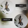 Collage of two images showing a solar-powered gecko wall decoration, with text overlays describing its features. Produktbild-Vorschau