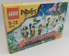 A LEGO Pirates Advent Calendar box with various pirate-themed minifigures and a ship depicted on a snowy background. Produktbild-Vorschau
