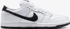 A studio shot of a Nike SB Dunk Low Pro sneaker. Anteprima dell’immagine prodotto