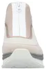 Das Bild zeigt einen rosa Freizeitschuh der von der Seite mit der Außensohle präsentiert wird. Der Schuh hat ein modernes Design mit einer auffälligen Farbe und einer strukturierten Oberfläche. Produktbild-Vorschau