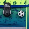 A close-up of a backpack with a football theme, showing a black clasp and a football keychain. Voir les images du produit