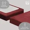A close-up view of a red fitted sheet on a mattress, with a second sheet visible in the foreground. Anteprima dell’immagine prodotto