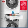 A washing machine with a pull-out drawer containing laundry detergent, a towel, and other items. A red award badge is visible on the right. Voir les images du produit