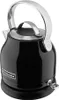 A close-up studio shot of a black KitchenAid electric kettle with a silver handle. Anteprima dell’immagine prodotto