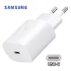 A white Samsung fast charger with a USB-C port and European plug pins, shown against a white background. Anteprima dell’immagine prodotto