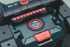 A close-up view of the top of a Metabo Akku-Baustellenradio. Podgląd zdjęcia produktu