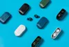 A collection of JLab GO Air True wireless earbuds and their charging cases, arranged on a bright blue background. Anteprima dell’immagine prodotto