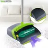 A dustpan and brush set with a green comb-like edge, shown on a floor with dust. A green bottle is inside the dustpan. Purple arrows indicate airflow. Náhled obrázku produktu