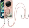 A phone case with a marble pattern and a pink lanyard is shown against a white background. Náhled obrázku produktu