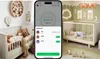 A collage showing a nursery room with a crib and a child, and a smartphone displaying a temperature monitoring app. Voir les images du produit