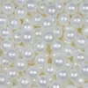 A pile of small, round, pearl-like balls. Voir les images du produit