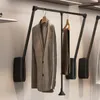 Emuca kledinglift voor garderobes, wandmontage, 600-830 mm, Productafbeelding-voorbeeld 3