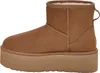 A side view of a single brown UGG boot with a platform sole. Produktbild-Vorschau