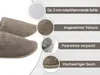 A close-up view of slippers with descriptive text and images highlighting their features. Produktbild-Vorschau