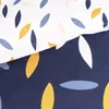 A close-up view of a bedding set with a floral pattern. Voir les images du produit