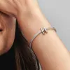 A close-up shot of a person's arm wearing a silver bracelet with an 'M' charm. Anteprima dell’immagine prodotto