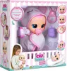 The image shows the packaging of a Cry Babies doll, with the doll and its accessories visible inside. A child is also shown holding a smaller version of the doll. Anteprima dell’immagine prodotto