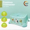 A light green step stool with farm animal illustrations and feature icons on the side. Text indicates it's a premium, single-step stool with stable support, ergonomic design, and BPA-free materials. A German brand logo is also present. Produktbild-Vorschau