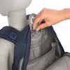 A hand is shown adjusting a feature on a backpack. Produktbild-Vorschau