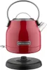 A red KitchenAid electric kettle and its black base are shown against a white background. Anteprima dell’immagine prodotto