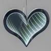 A heart-shaped infinity mirror light decoration. Produktbild-Vorschau