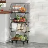Schwarzer 4-stufiger rollbarer Drahtkorb-Aufbewahrungswagen gefüllt mit Produkten und Lebensmitteln in einer Küche Náhľad obrázku produktu