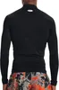 A person wearing a black long-sleeved shirt and patterned shorts, viewed from the back. Produktbild-Vorschau