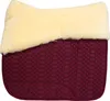 A burgundy saddle pad with a cream-colored sheepskin lining at the top. Produktbild-Vorschau