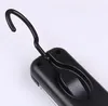 A close-up of a black hook attached to a black device. Voir les images du produit