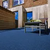 Blauer Rasenteppich verlegt auf der Terrasse im Außenbereich Produktbild-Vorschau