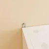 Detailansicht des Wandhakens an der SoBuy Wandvitrine FSB113-W Náhled obrázku produktu