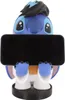 A Stitch character figurine holding a black rectangular object, likely a phone or tablet, in front of it. The figurine is standing on a black base. Anteprima dell’immagine prodotto