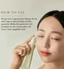 A woman applying serum to her face. Náhľad obrázku produktu