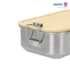Close-up of a stainless steel lunchbox with a bamboo lid and metal clasp. Anteprima dell’immagine prodotto
