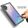 A hand is holding keys near a phone case. Produktbild-Vorschau