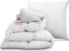 A folded duvet and a pillow are displayed against a white background, with a tag attached to the duvet. Voir les images du produit