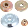 A set of metal parts for a string trimmer, including a blade adapter, a washer, and a nut. Anteprima dell’immagine prodotto