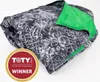 A folded blanket with a Celtic knot pattern and a bright green lining, displayed on a white background with a "Toy of the Year Awards Winner" badge. Náhľad obrázku produktu