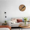 Elegante, schlichte Wanduhr aus Holz mit kreativen Produktbild-Vorschau 5