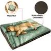 A dog sleeping on a pet bed with feature callouts. Produktbild-Vorschau